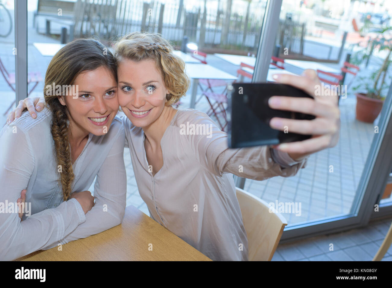 Selfie moment two women hi-res stock photography and images - Alamy