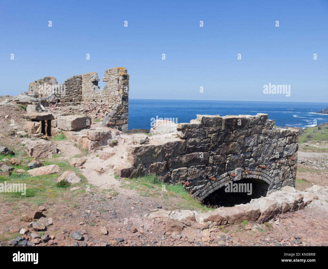 Levant Tin Mine Arsenic Works, Trewellard Bottoms, Pendeen, Cornwall, England, UK in June Stock Photo