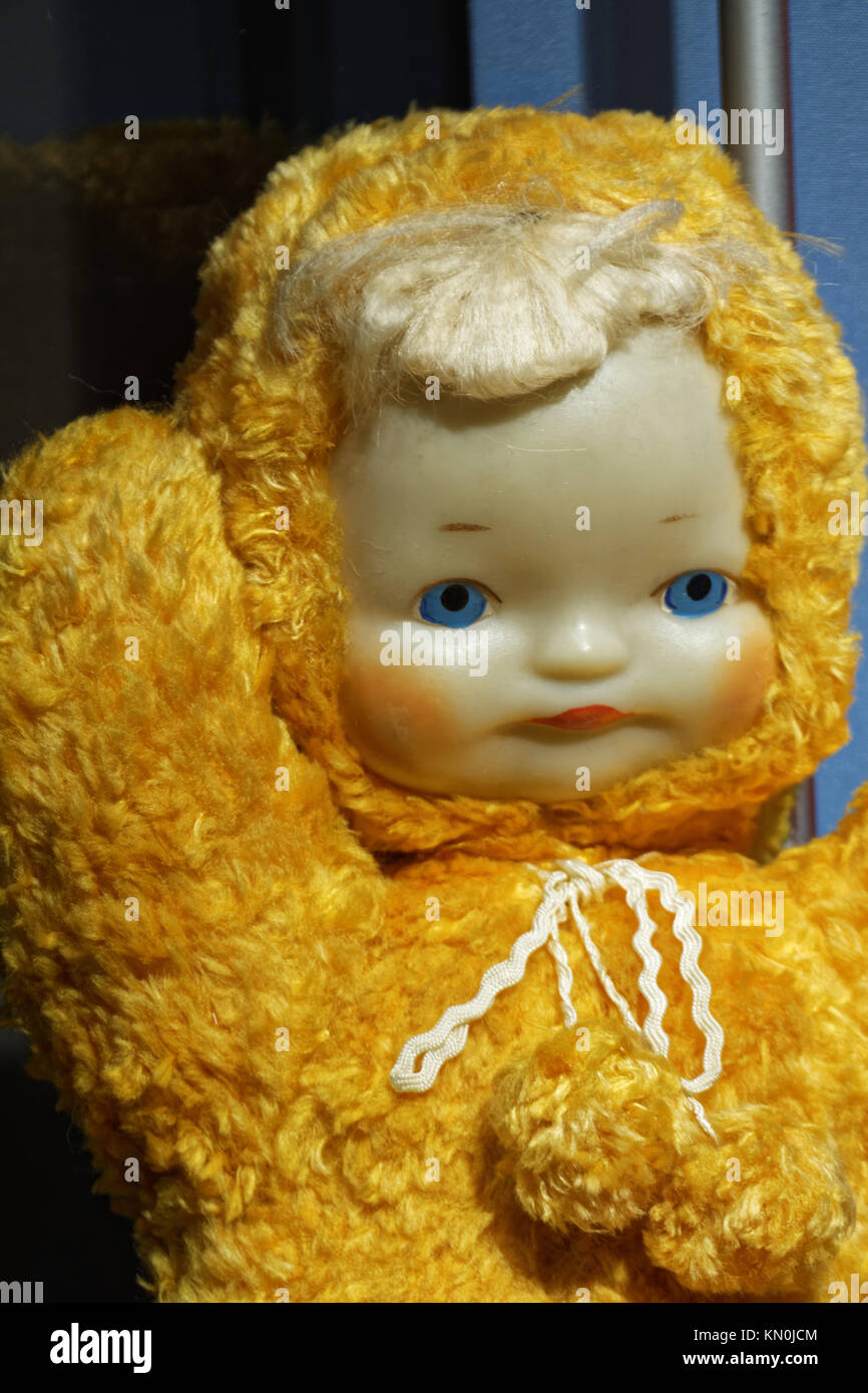 Photo old doll Stock Photo - Alamy