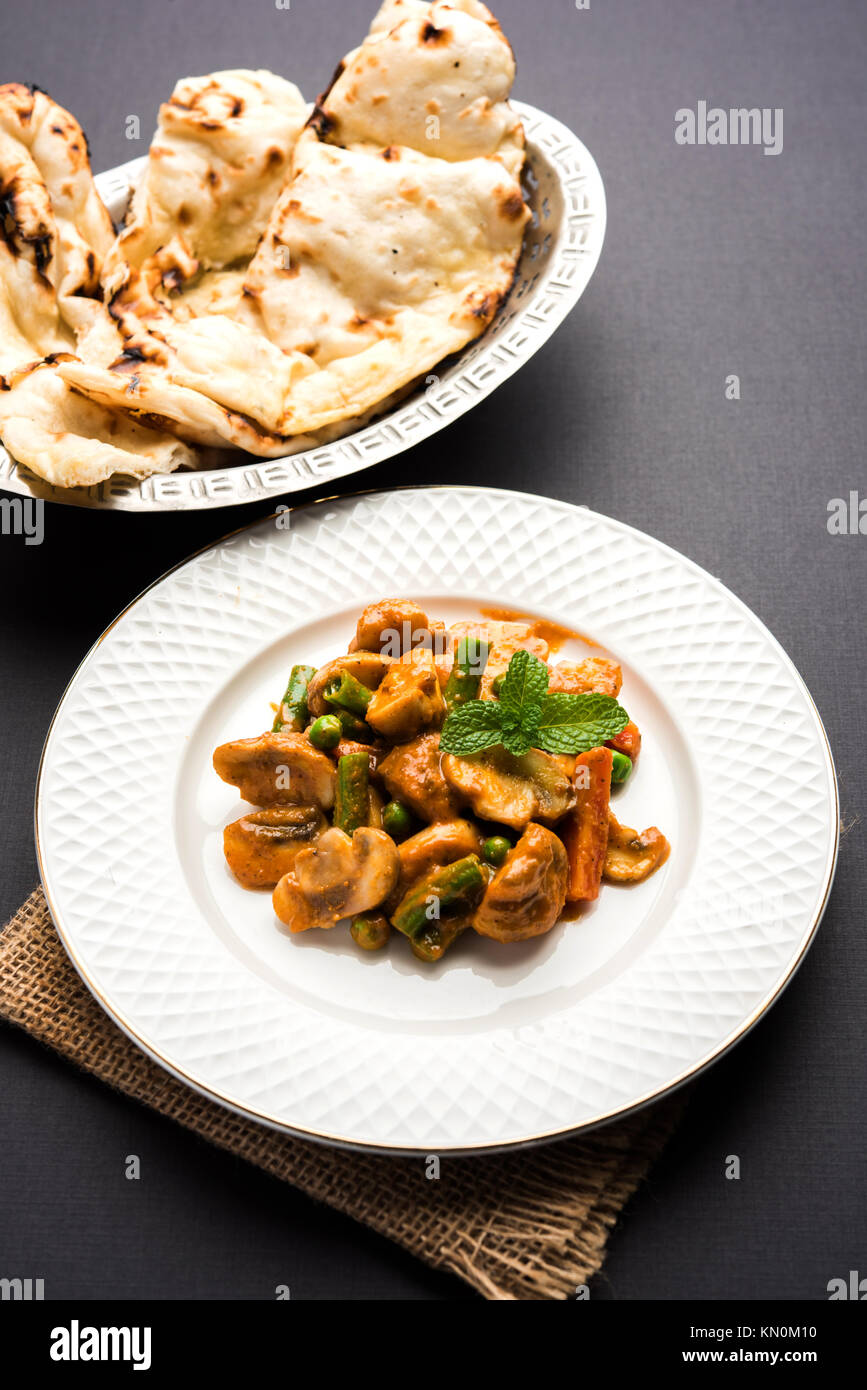 Thai chicken curry roti hi-res stock photography and images - Alamy