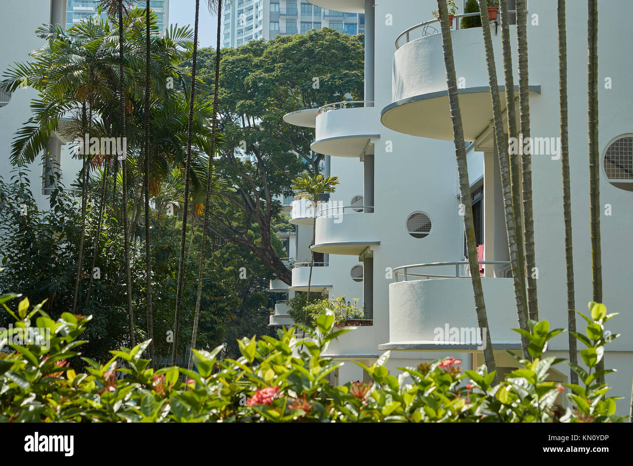Contrasting Low Rise And High Rise Residental Housing In Tiong Bahru, Singapore. Stock Photo