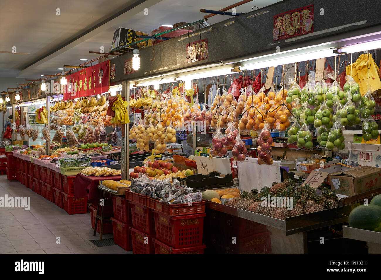 Fruit Market Stall In The Tiong Bahru Market And Food Centre, Tiong Bahru, Singapore. Stock Photo