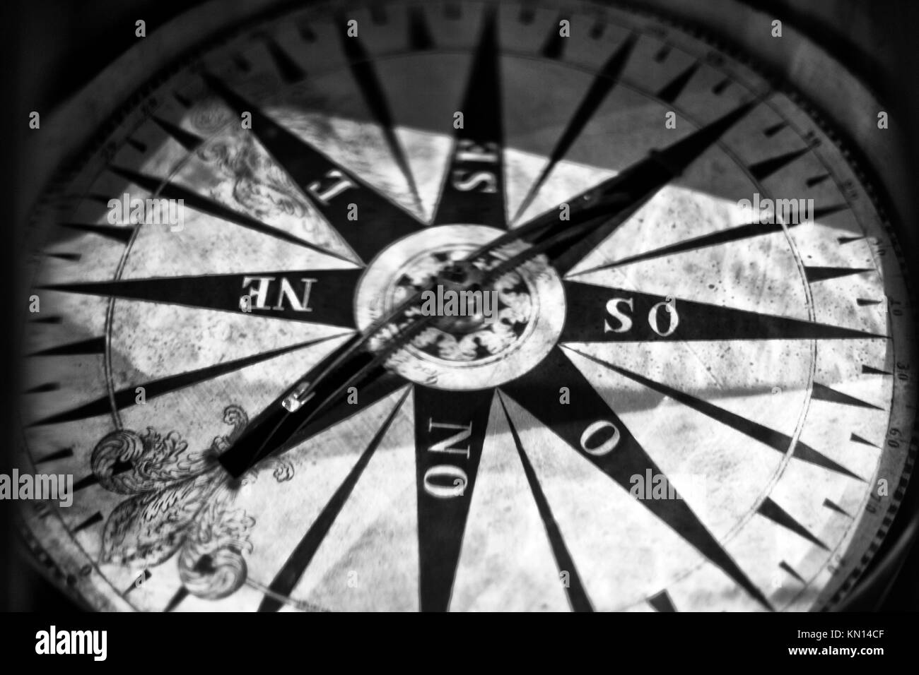 Old compass hires stock photography and images Alamy