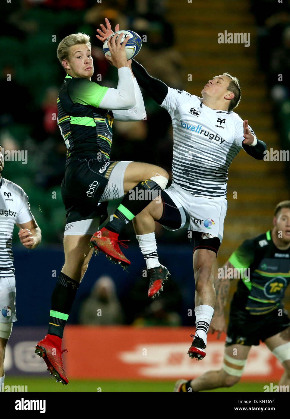 Northampton Saints' Harry Malinder and Ospreys' Hanno Dirksen during the European Rugby Champions Cup, Pool Two match at Franklin's Gardens, Northampton. Stock Photo
