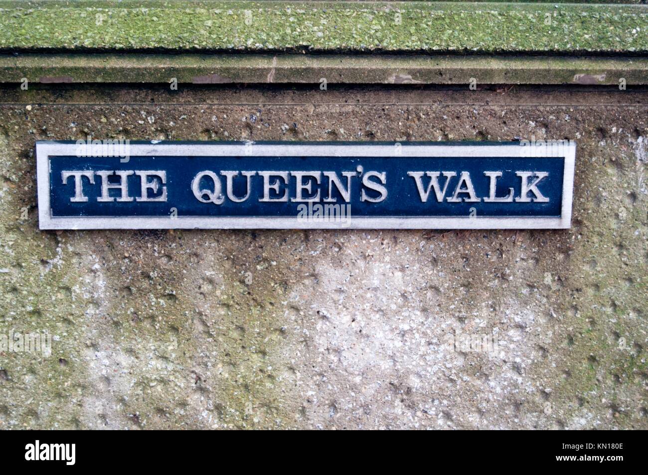 The Queen´s Walk sign, South Bank, London Stock Photo - Alamy