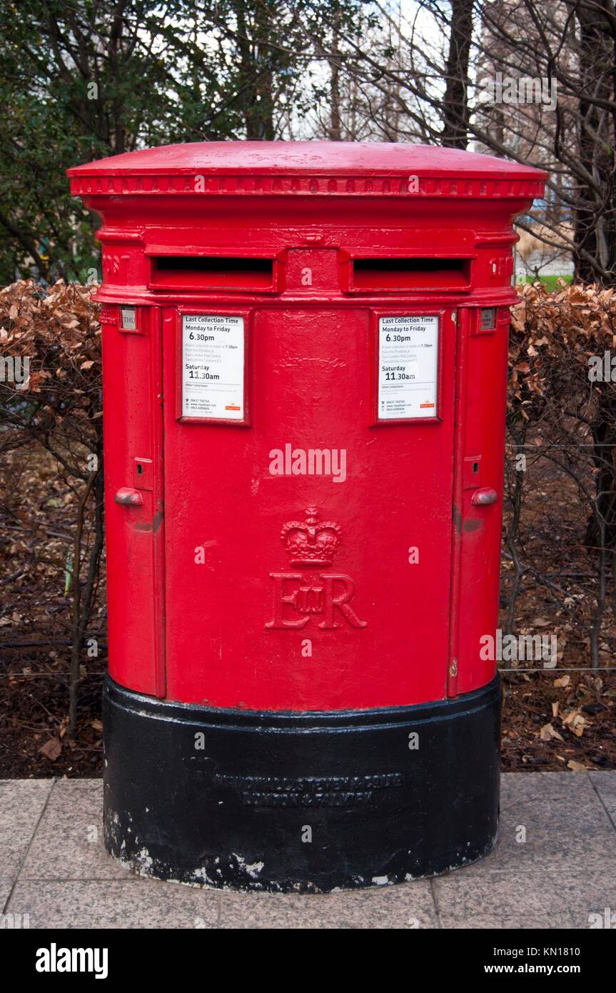 British mailbox, Canary Wharf District, London Stock Photo Alamy