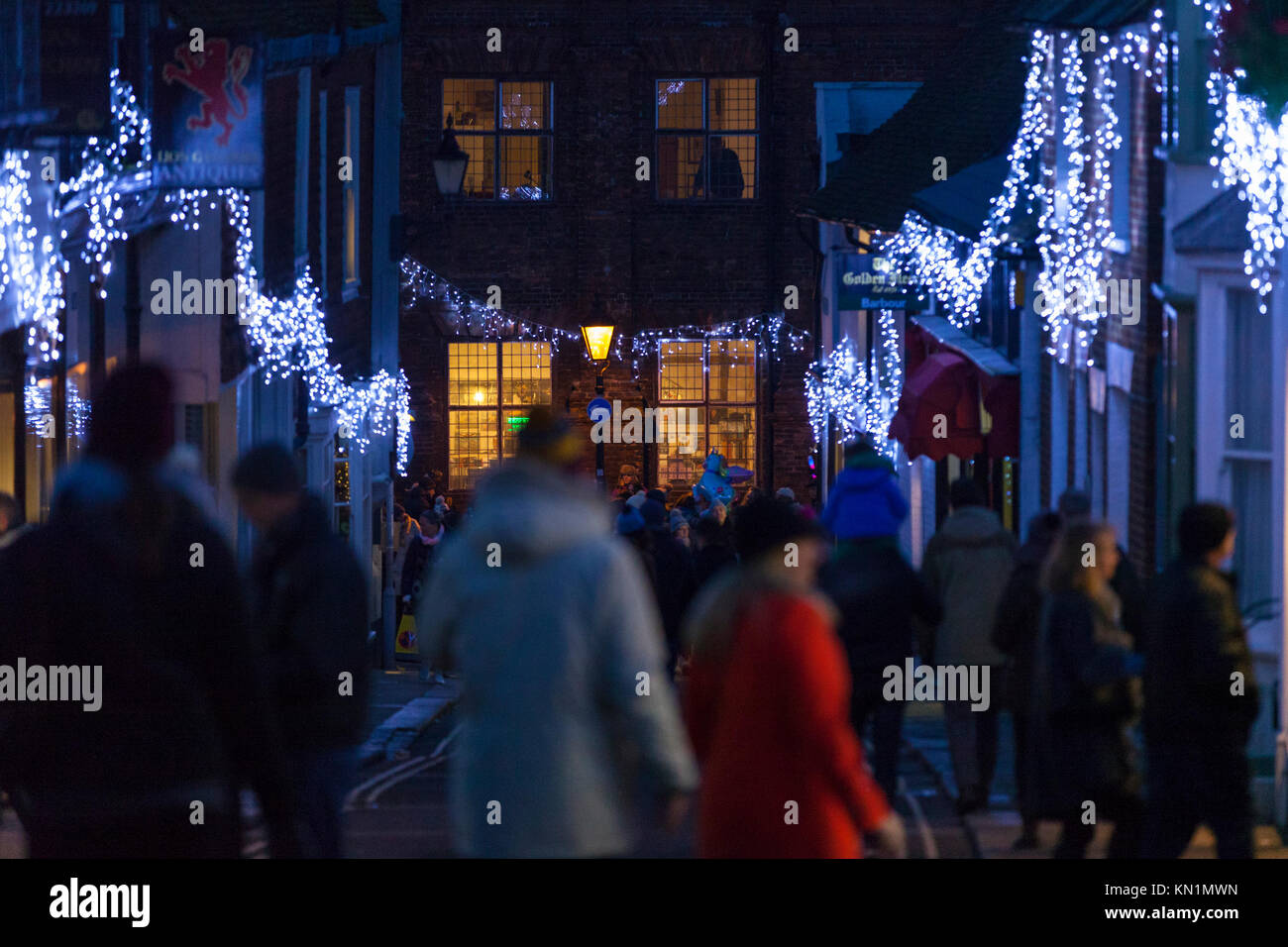 Rye, East Sussex, UK. 9th December, 2017. The ancient town of Rye Christmas festival which takes place along the high street with a winter market and Christmas procession, mascots and colourful lanterns lighting up the evening night. Visitors to the event were wrapped up warm as temperatures hit 0c degrees. Rye at dusk. Photo Credit: Paul Lawrenson /Alamy Live News Stock Photo