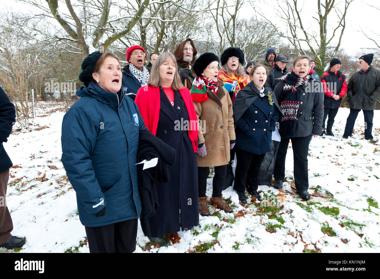 Cilmery, Powys, UK. 9th December 2017.  Members of Cor Cochion (Cardiff Reds Choir) sing at the commemoration. Welsh patriots gather at the memorial stone erected in 1956 to lay wreaths, listen to patriotic music and speeches for the annual commemoration of the assassination of the last true Prince OF Wales - Llywelyn ap Gruffudd - who ruled Gwynedd and most of Wales for 36 years from 1246 to 1282 until his treacherous death on 11th December 1282 at the hands of King Edward I near the small county town of Builth Wells. © Credit: Graham M. Lawrence/Alamy Live News. Stock Photo