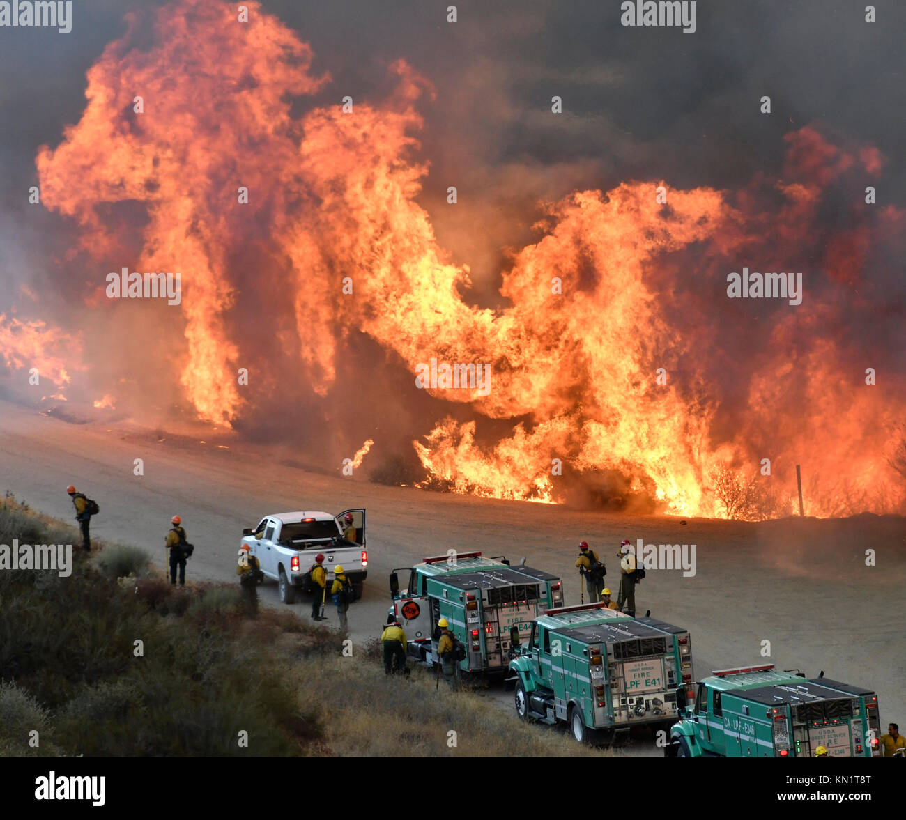 Лесной пожар в калифорнии. Калифорния ,Монтесито пожар. Калифорния пожары. Пожары в Калифорнии.