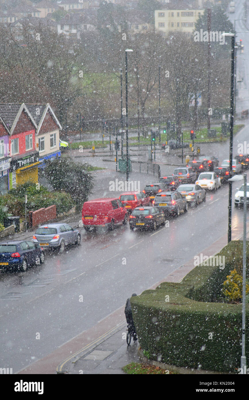 Bristol, UK. 10th Dec, 2017. UK Weather. Snow if falling on the Wells Road in the Knowle area of