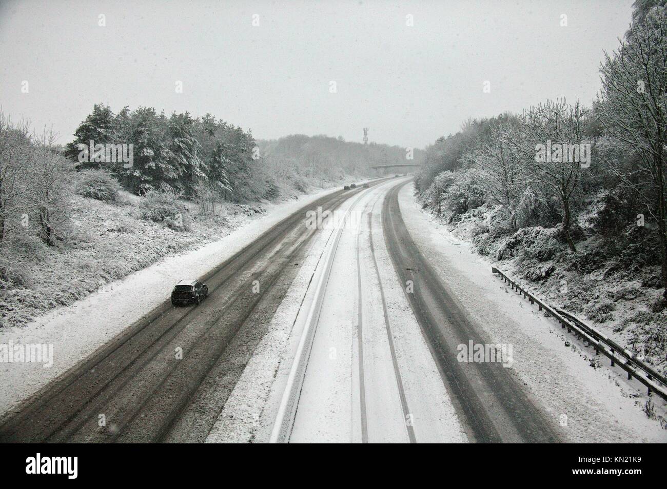 M11 Reduced to one lane southbound due to heavy snow Credit: Knelstrom Ltd/Alamy Live News Stock Photo