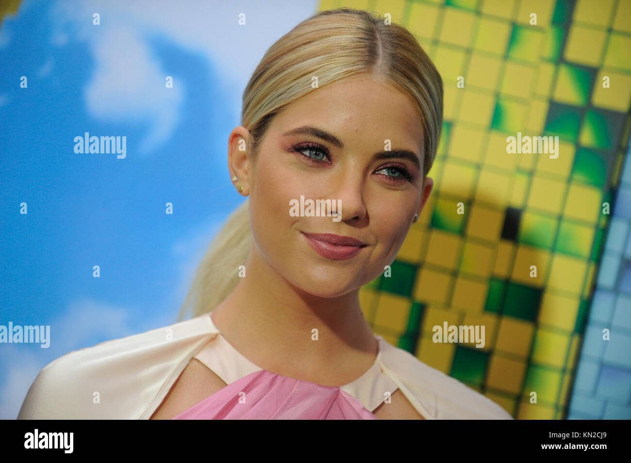 NEW YORK, NY JULY 18 Actors Ashley Benson, Josh Gad, Peter Dinklage