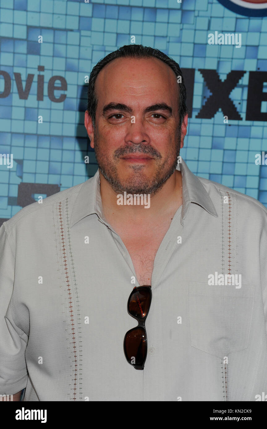 NEW YORK, NY JULY 18 Actors Ashley Benson, Josh Gad, Peter Dinklage