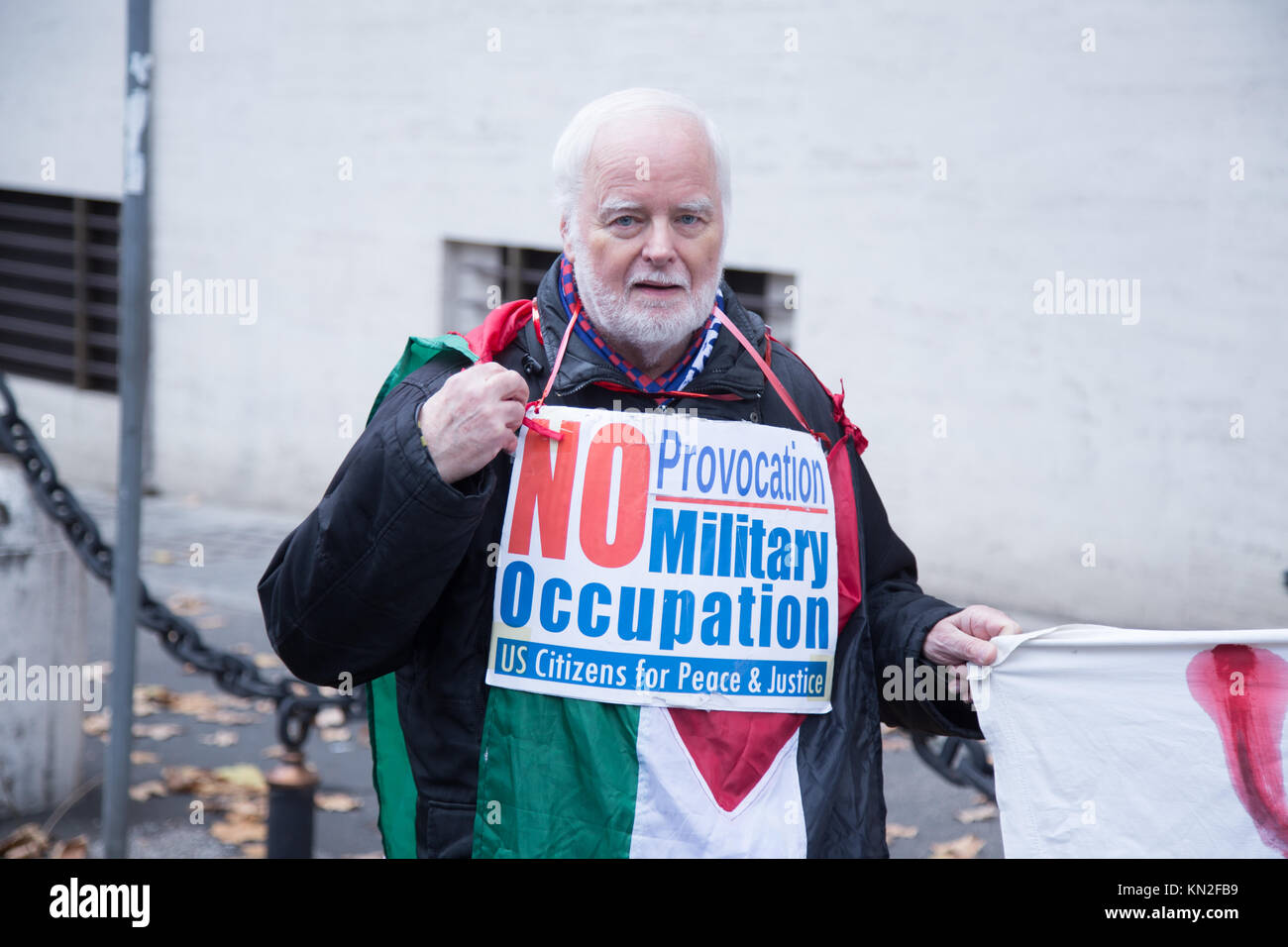 Rome, Italy. 09th Dec, 2017. Presidium in Rome in front of the US ...