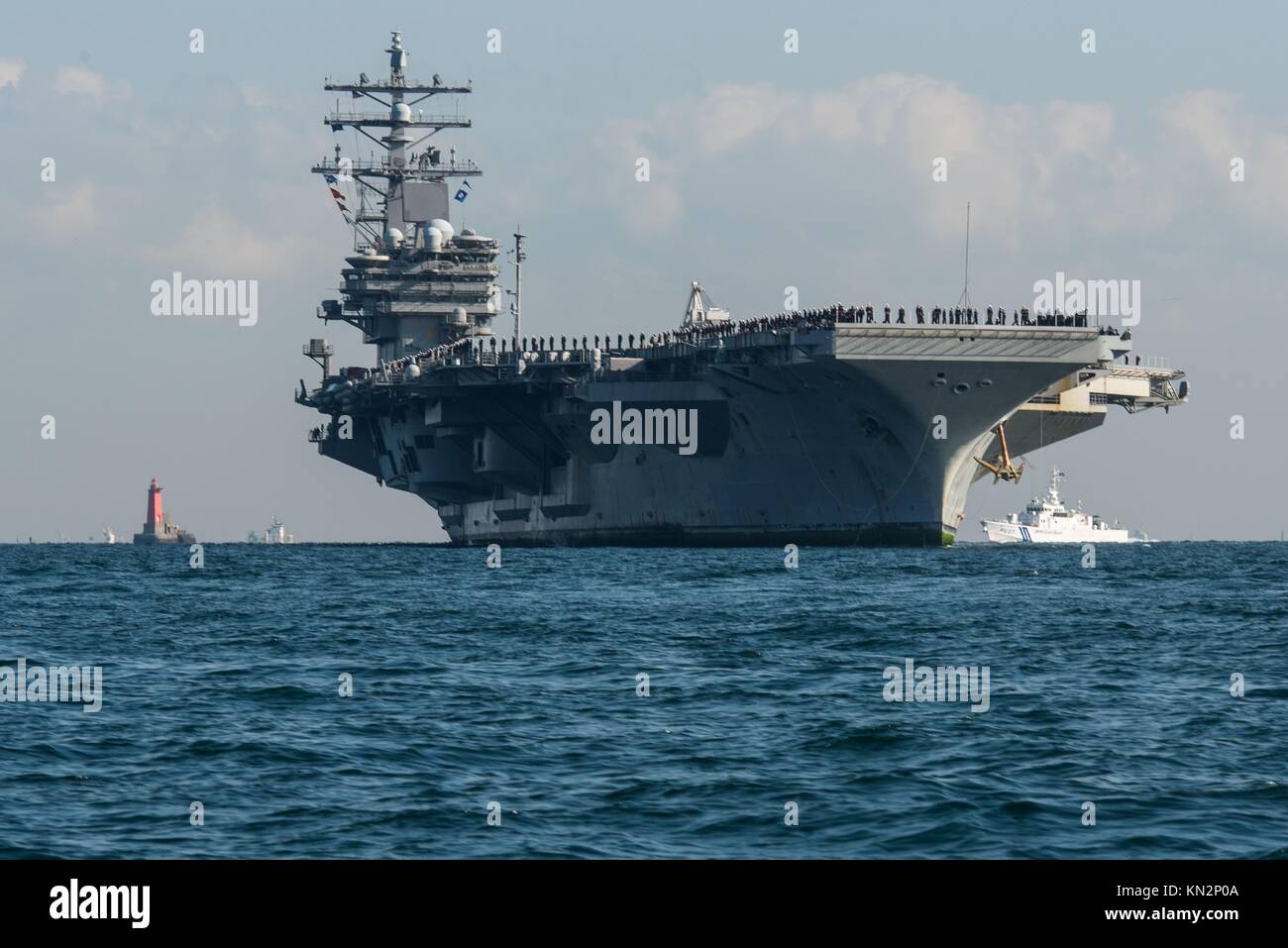 U.S. Navy sailors man the rails as the U.S. Navy Nimitz-class aircraft carrier USS Ronald Reagan arrives at Fleet Activities Yokosuka December 4, 2017 in Yokosuka, Japan.  (photo by Janweb B. Lagazo via Planetpix) Stock Photo