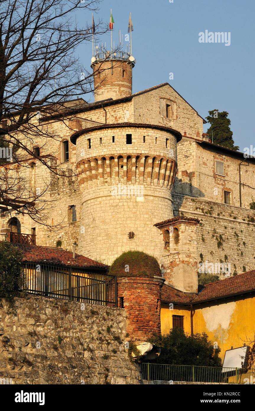 Medieval castle on a hill hi-res stock photography and images - Alamy
