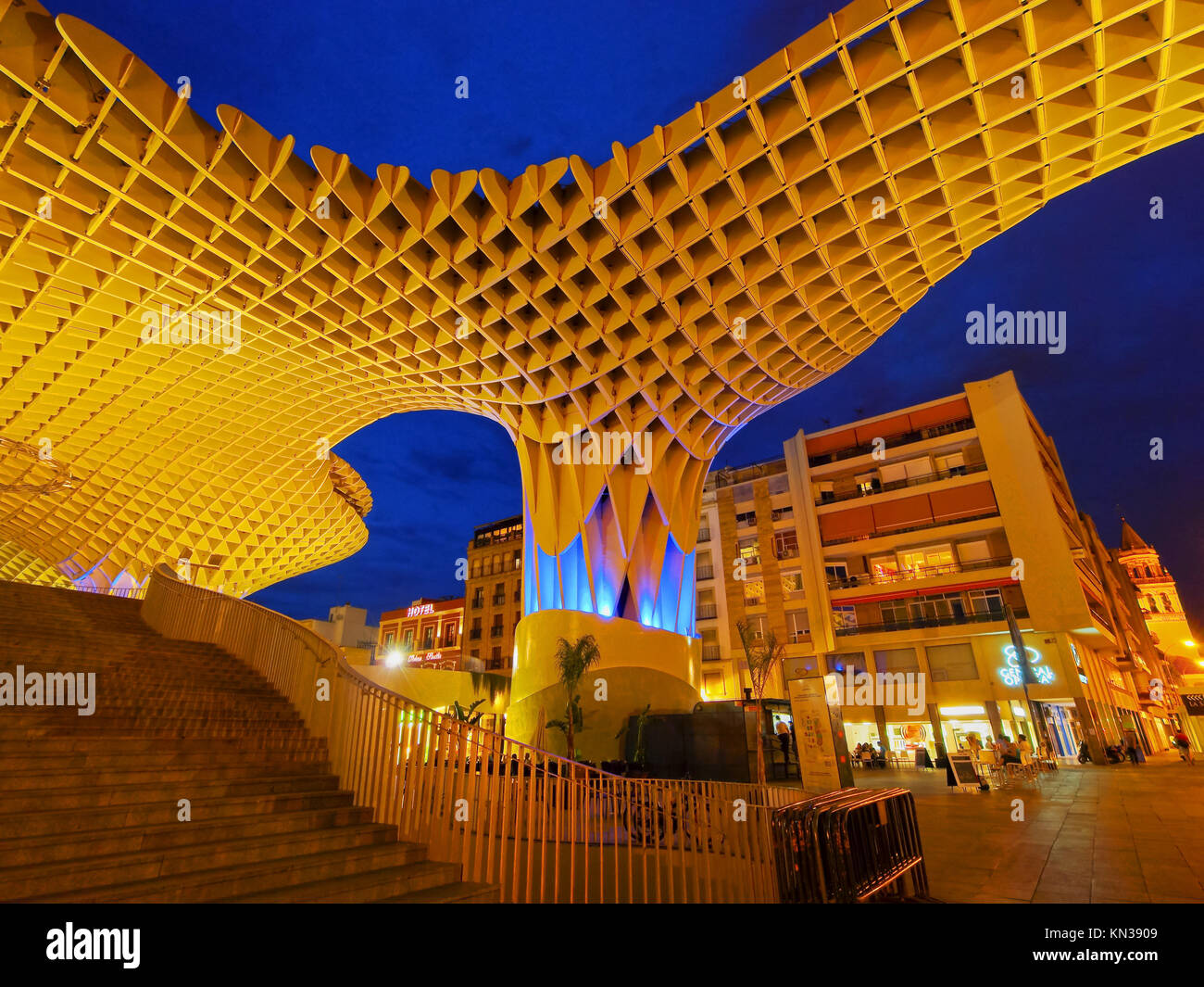 Night view of Metropol Parasol on La Encarnacion Square in Seville,  Andalusia, Spain Stock Photo - Alamy