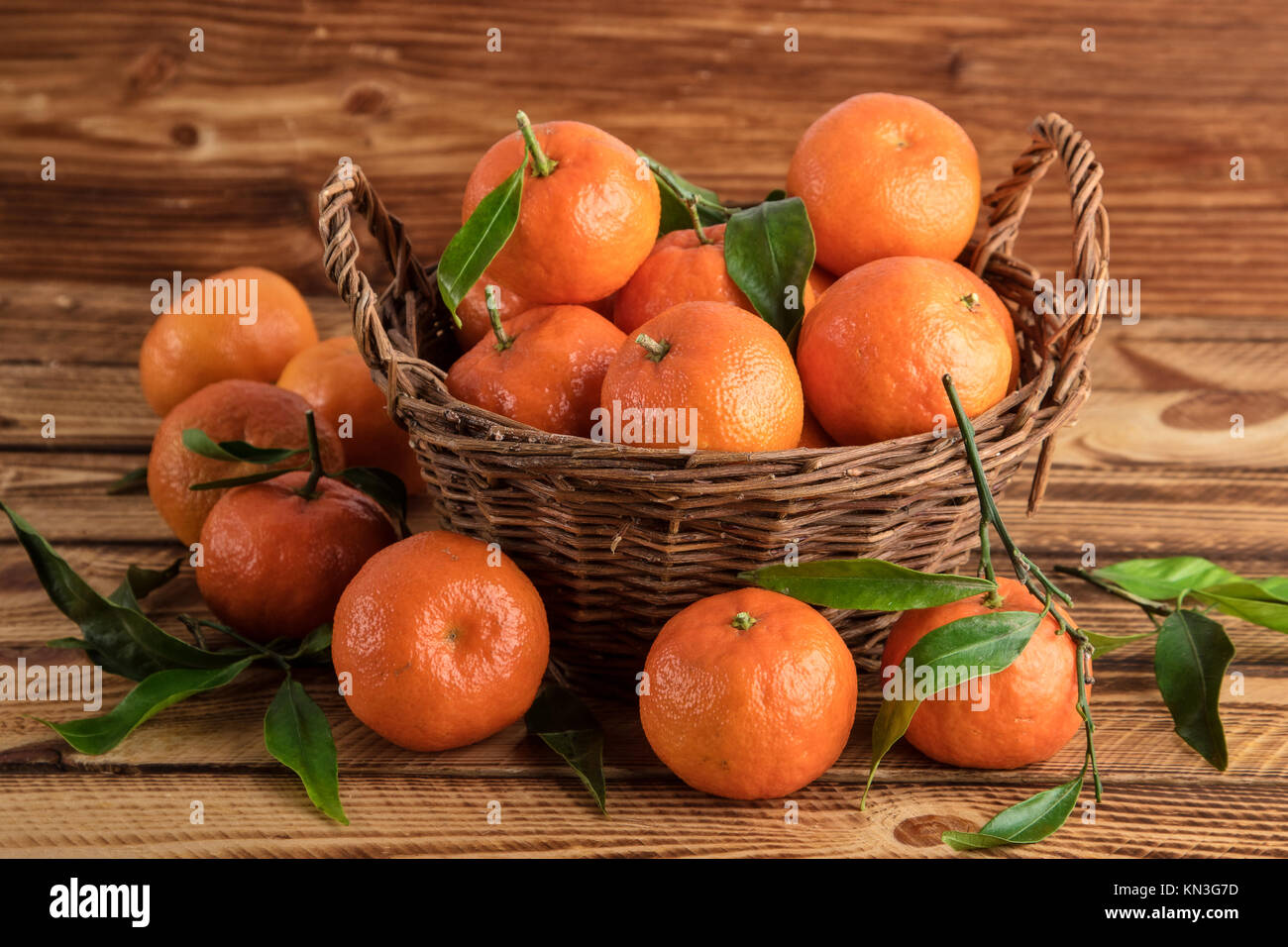 Clementine or mandarins organic fruits on a old wood Stock Photo Alamy