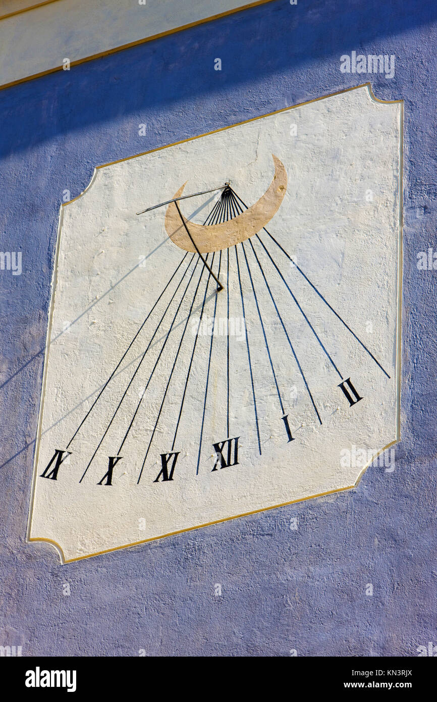 Sundial clock hires stock photography and images Alamy