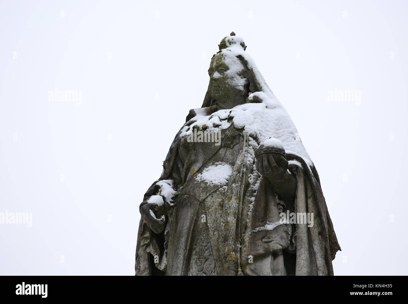 Snow on the statue of Queen Victoria in the War Memorial Gardens, Nottingham, as heavy snowfall across parts of the UK is causing widespread disruption, closing roads and grounding flights at an airport. Stock Photo