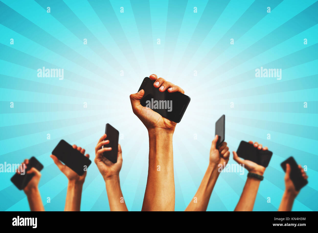 Hands holding phones hi-res stock photography and images - Alamy