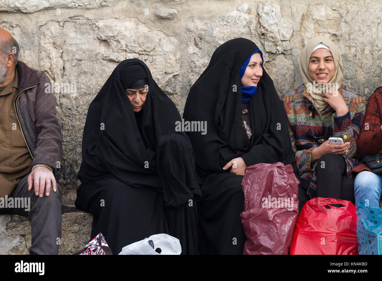 Women in front of the Umayyad Mosque, Damascus Stock Photo