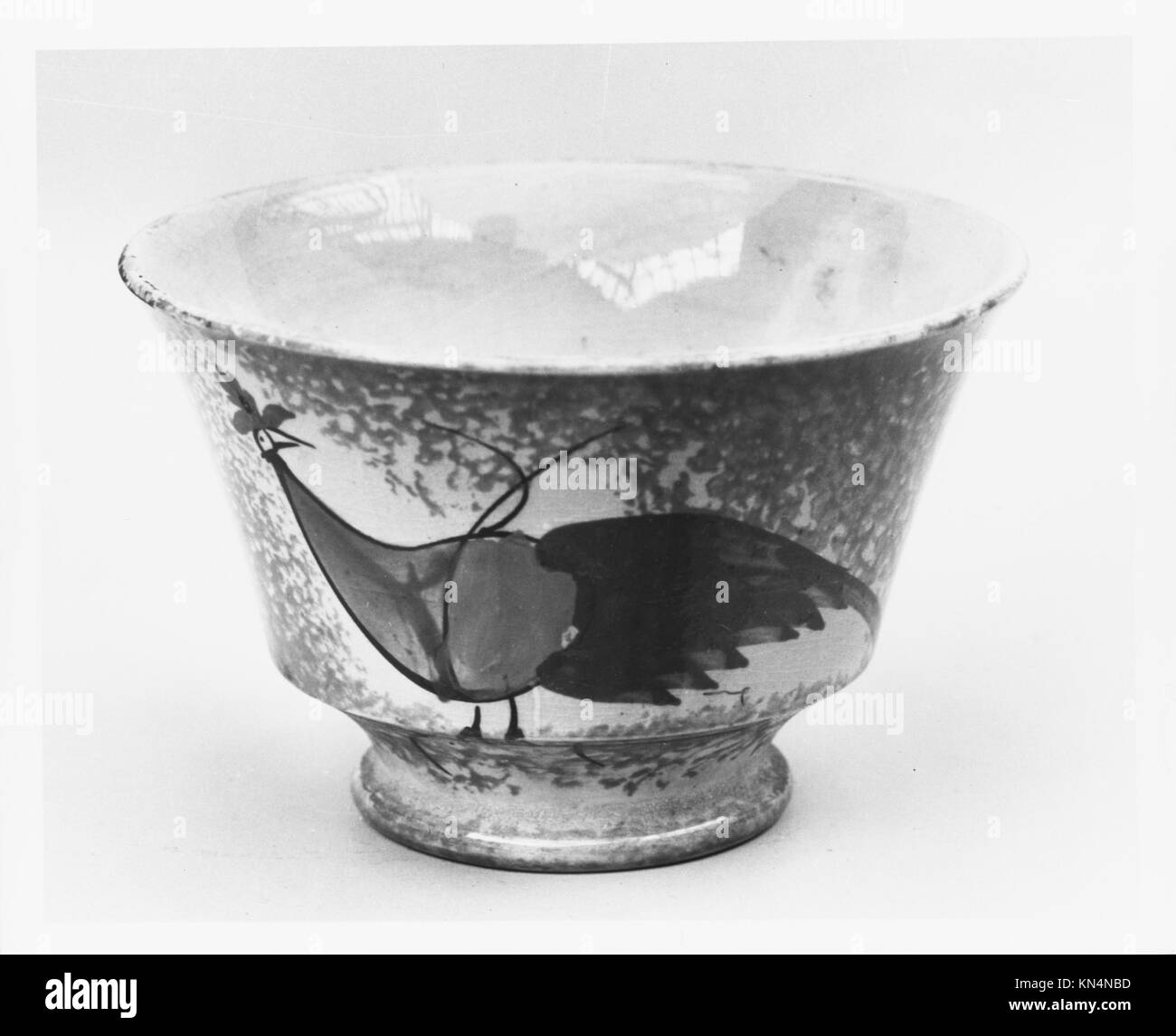 Cup MET 97248 2766 British, Cup, 1800?1830, Earthenware, spatterware, H. 2 1/2 in. (6.4 cm); Diam. 4 in. (10.2 cm). The Metropolitan Museum of Art, New York. Gift of Mrs. Robert W. de Forest, 1933 (34.100.94) Stock Photo