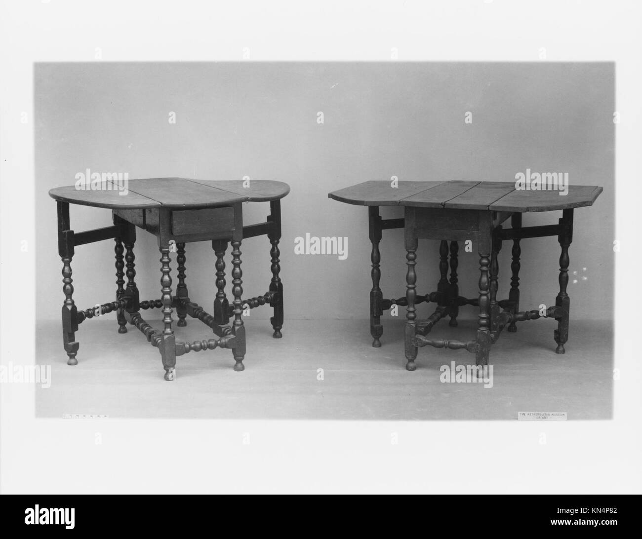 Dropleaf Table MET 11888 3912 Stock Photo Alamy