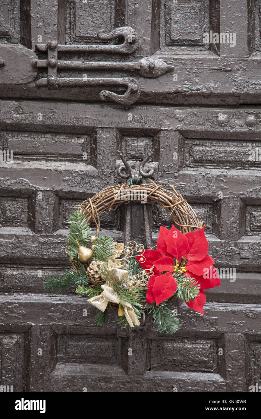 Christmas Reef Decoration on Wooden Door Stock Photo Alamy