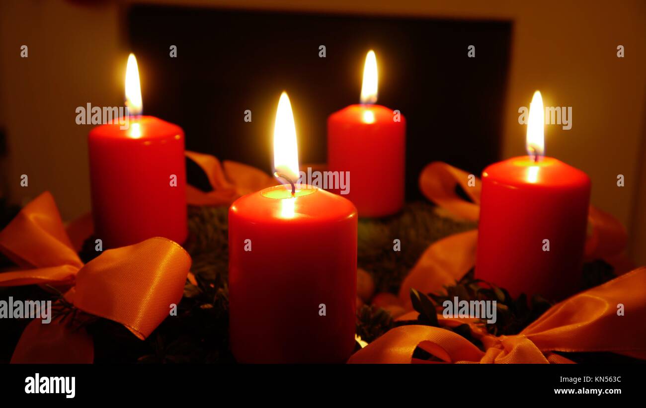 advent wreath with red candles Stock Photo Alamy