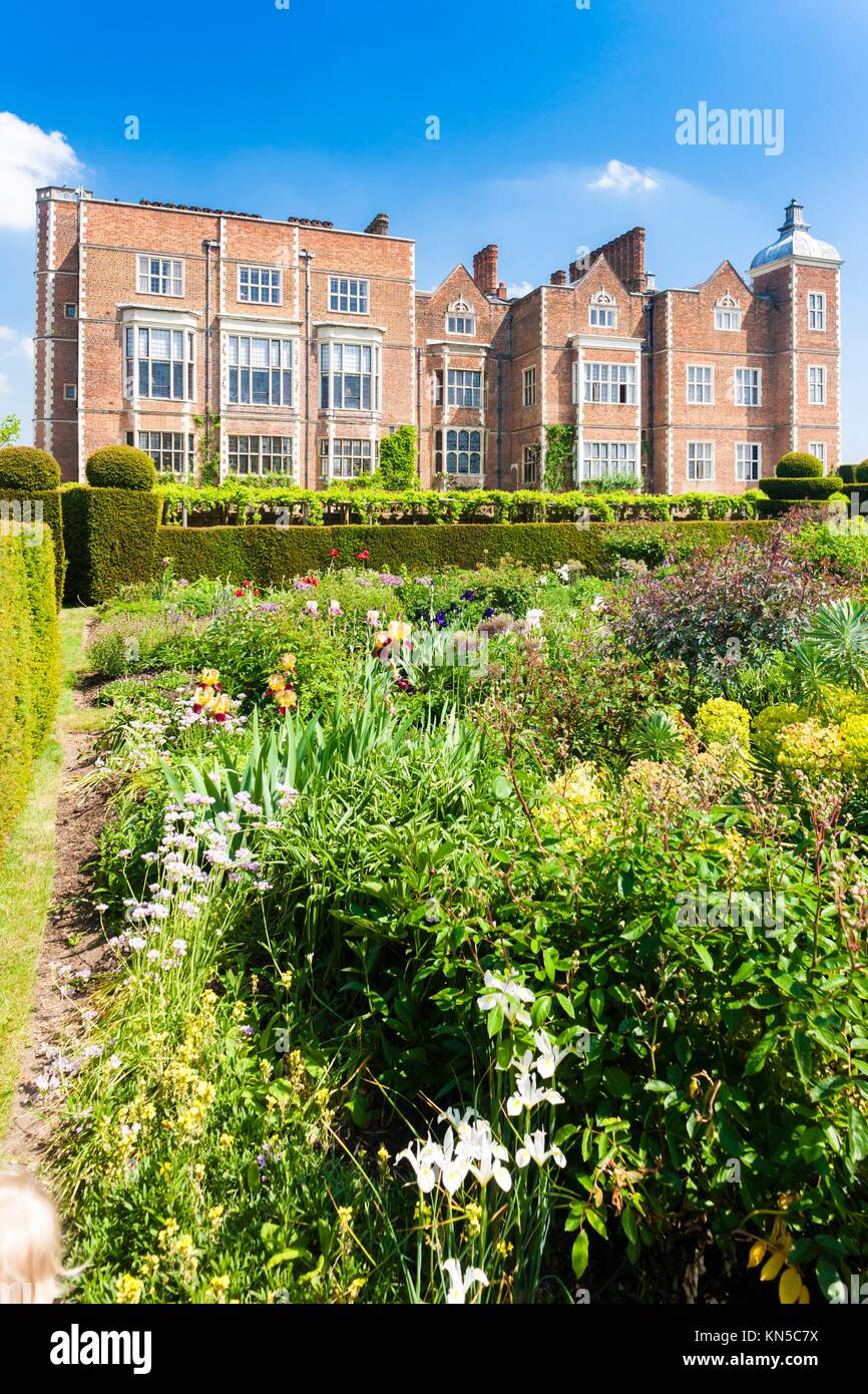 Hatfield house old palace hires stock photography and images Alamy