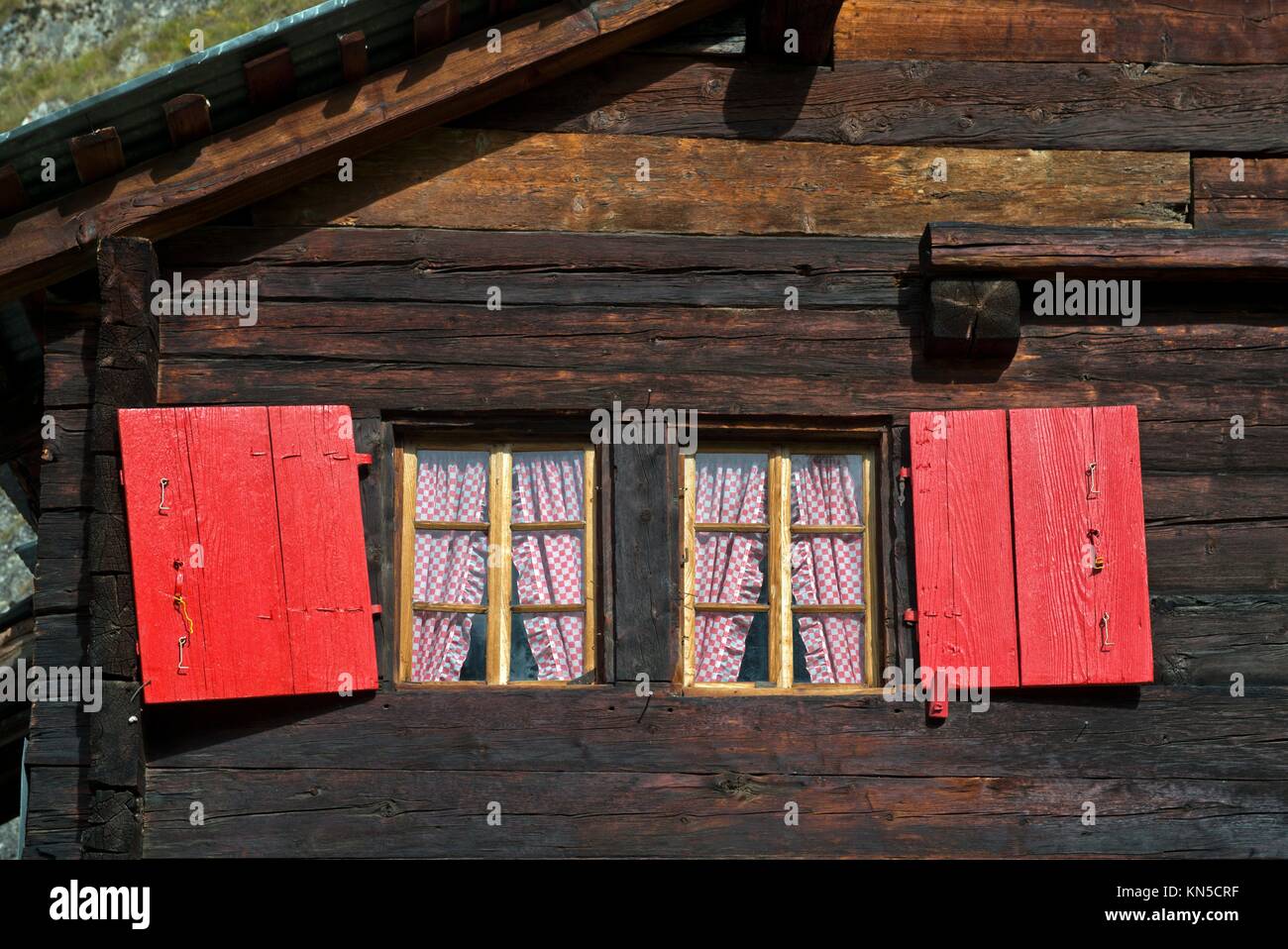 Shutter swiss chalet hi-res stock photography and images - Alamy