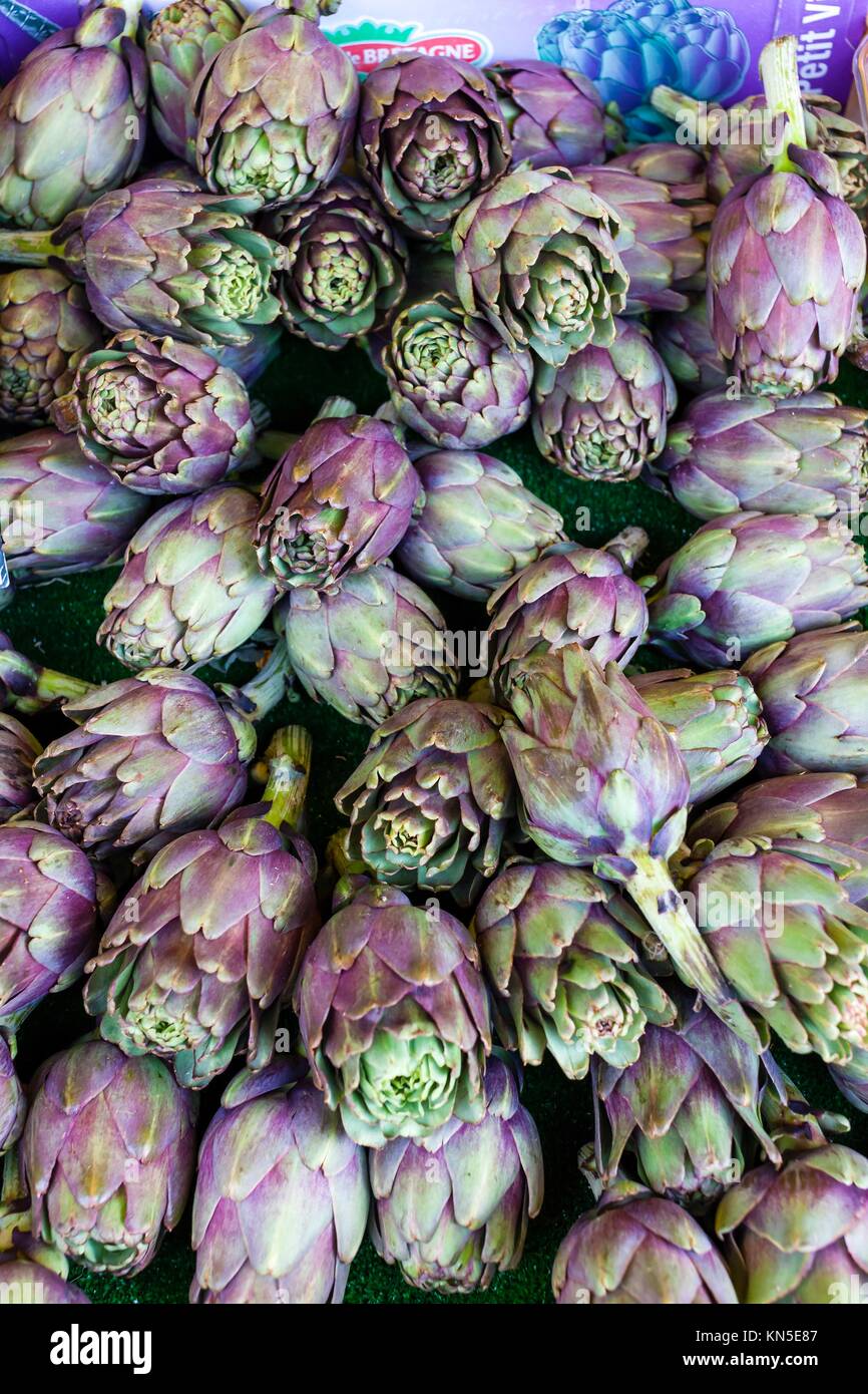 artichokes, market in Forcalquier, Provence, France Stock Photo Alamy