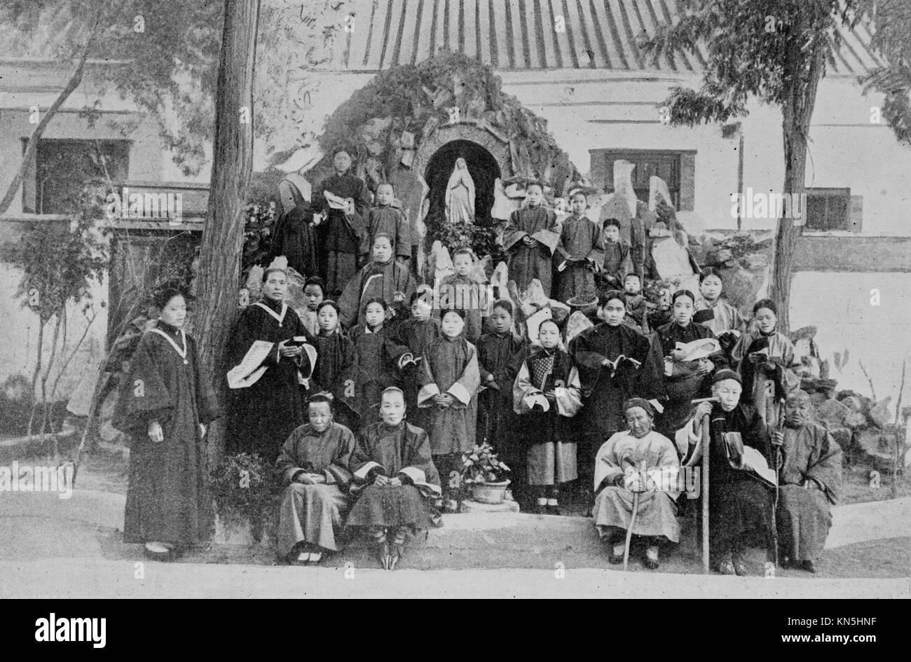 Beijing 1900, Catechumen, Picture from the French weekly newspaper l'Illustration, 21 th July 1900 Stock Photo