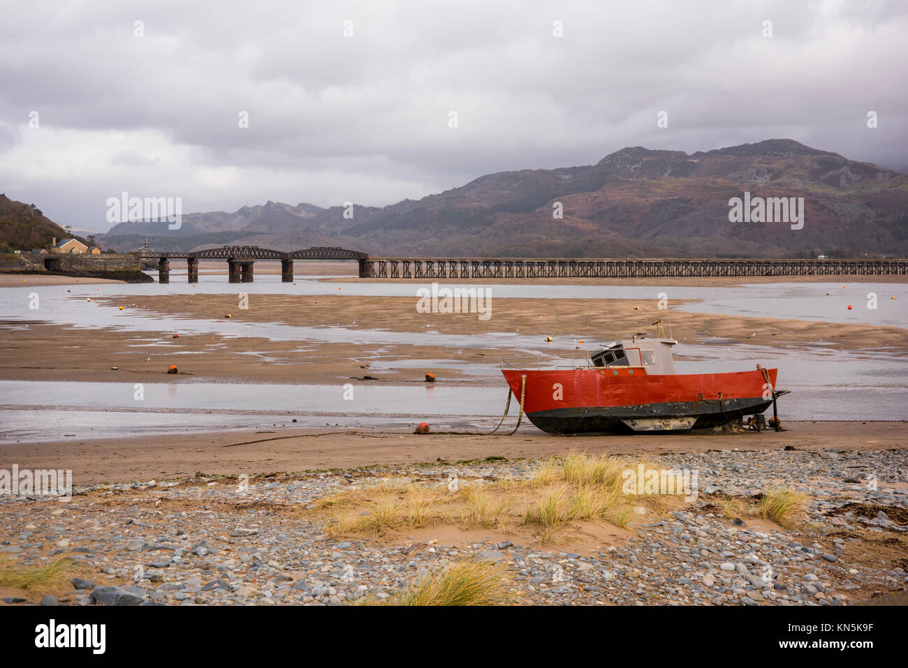 Boats moored in the tidal estuary of the Mawddach River at Barmouth, Gwynedd, West Wales, UK. Stock Photo