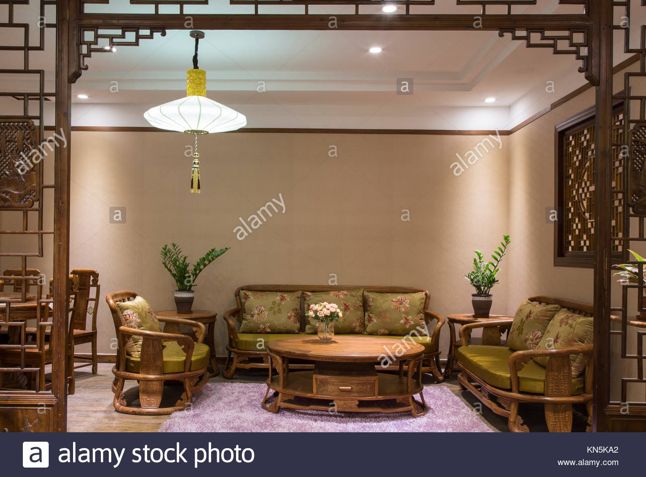 https://c8.alamy.com/comp/KN5KA2/modern-chinese-red-wood-furniture-KN5KA2.jpg