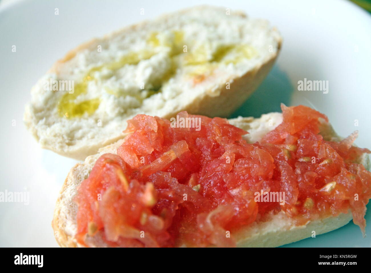 pa amb tomaquet, bread with tomato and olive oil, typical of Catalonia