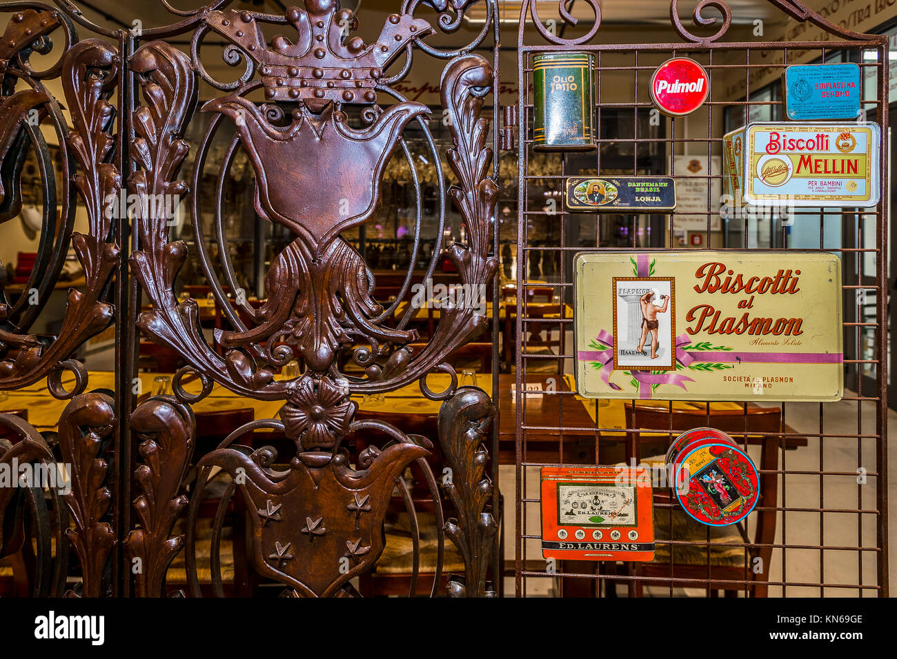 Italy Emilia Romagna Bologna Fico Eataly World Bologna Salumeria Antica Ardenga -antique tin food boxes Stock Photo