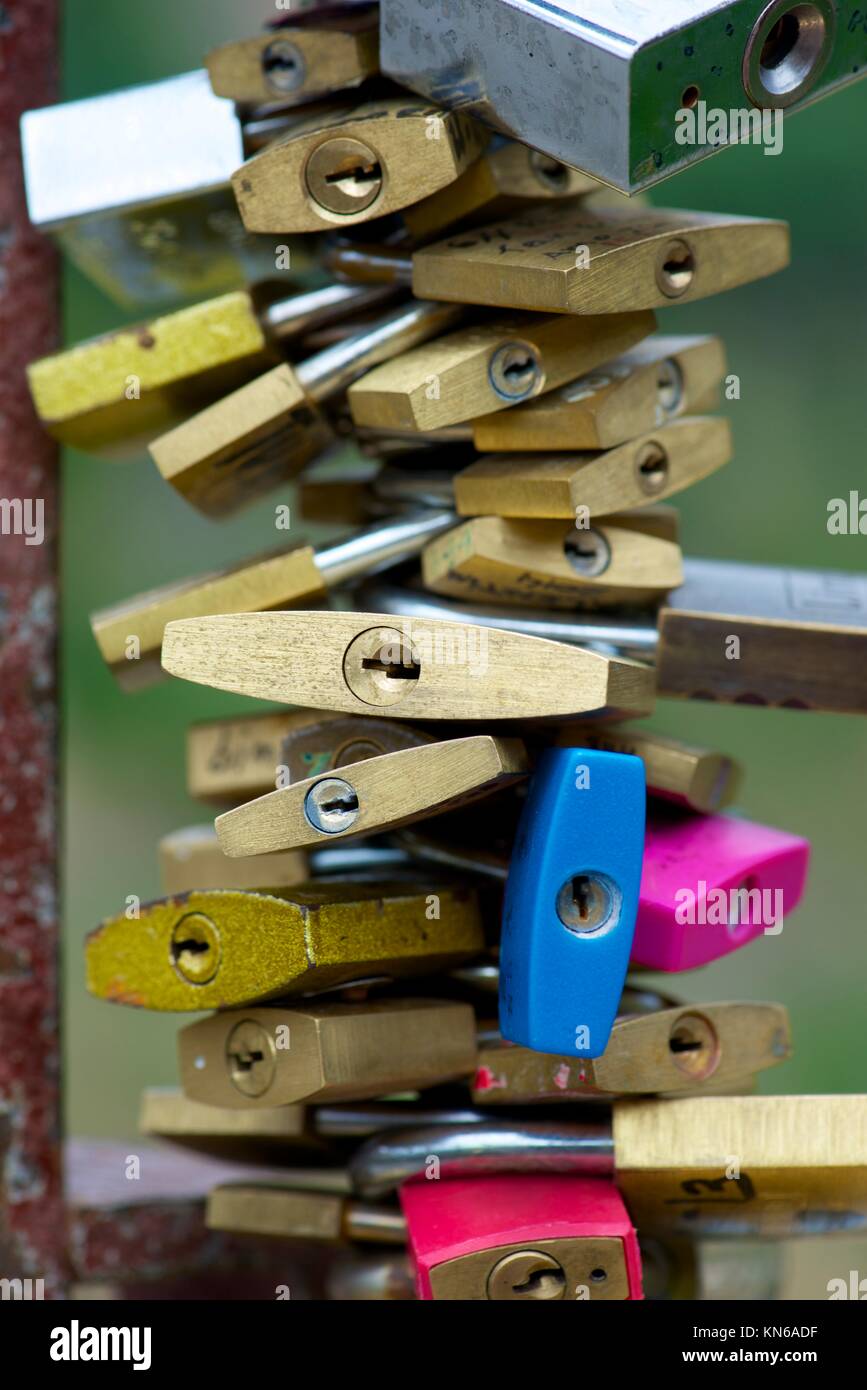 Chain link railing hi-res stock photography and images - Alamy