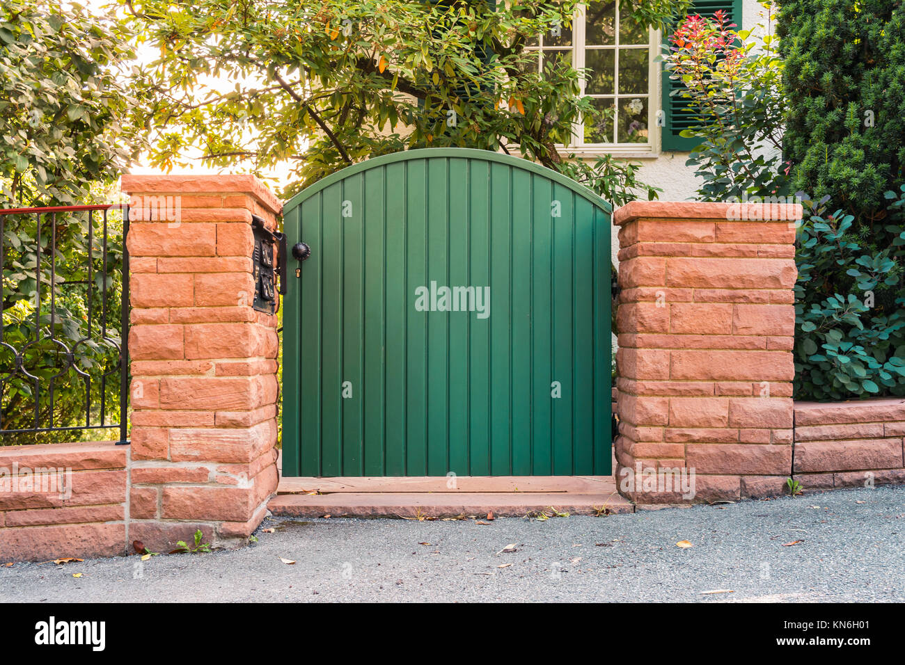Old rustic entrance gate hi-res stock photography and images - Alamy