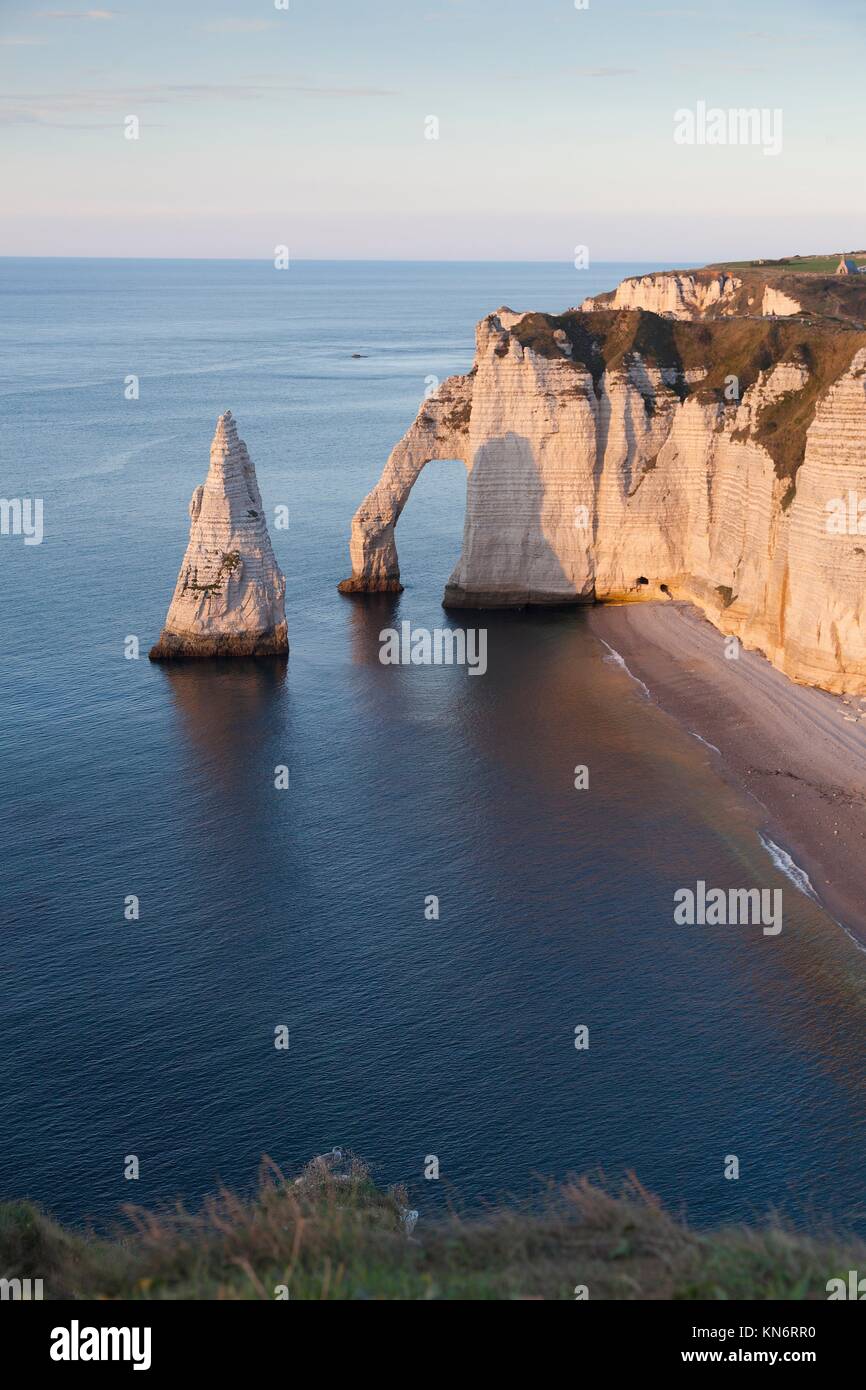 Aval cliff, Etretat, Cote d'Albatre, Pays de Caux, Seine-Maritime department, Upper Normandy region, France. Stock Photo