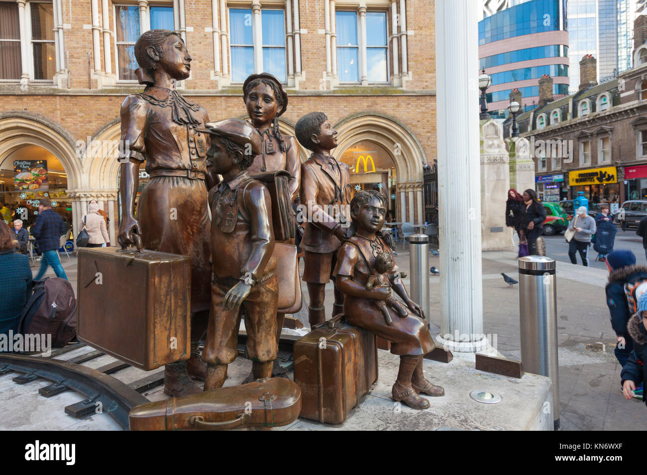 Statue of kindertransport children by Frank Meisler outside Liverpool Street railway Station, London, UK Stock Photo