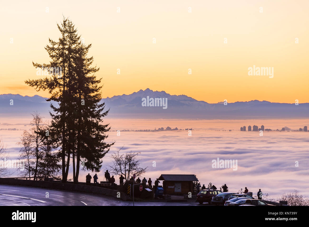 Photographers gather to photograph a temperature inversion that brought clouds of fog to blanket Vancouver and the Lower Mainland, British Columbia, C Stock Photo