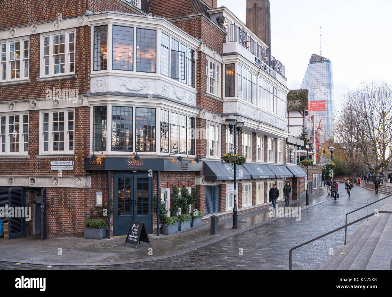 The Swan bar and restaurant, situated next to Shakespeare's Globe Theatre  on the South Bank of the River Thames, London Borough of Southwark, England  Stock Photo - Alamy