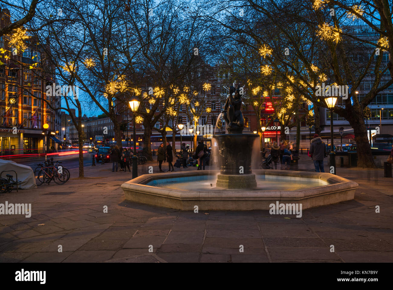 LONDON, UK - DECEMBER 09, 2017: The Venus Fountain and Christmas decorations on Sloane Square. The fountain the centre of the square was designed by s Stock Photo