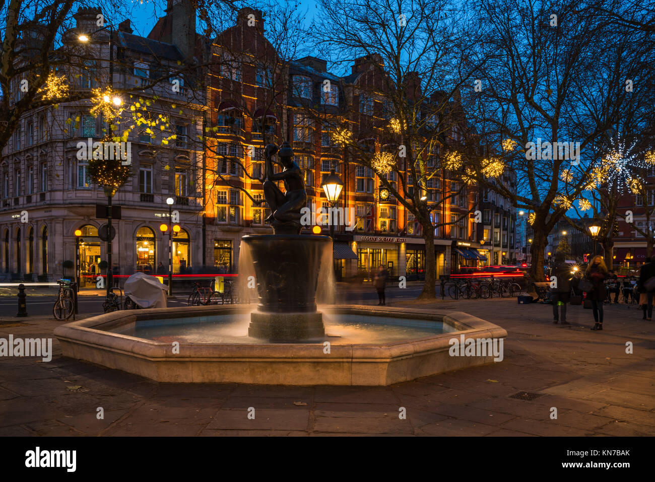 LONDON, UK - DECEMBER 09, 2017: The Venus Fountain and Christmas decorations on Sloane Square. The fountain the centre of the square was designed by s Stock Photo