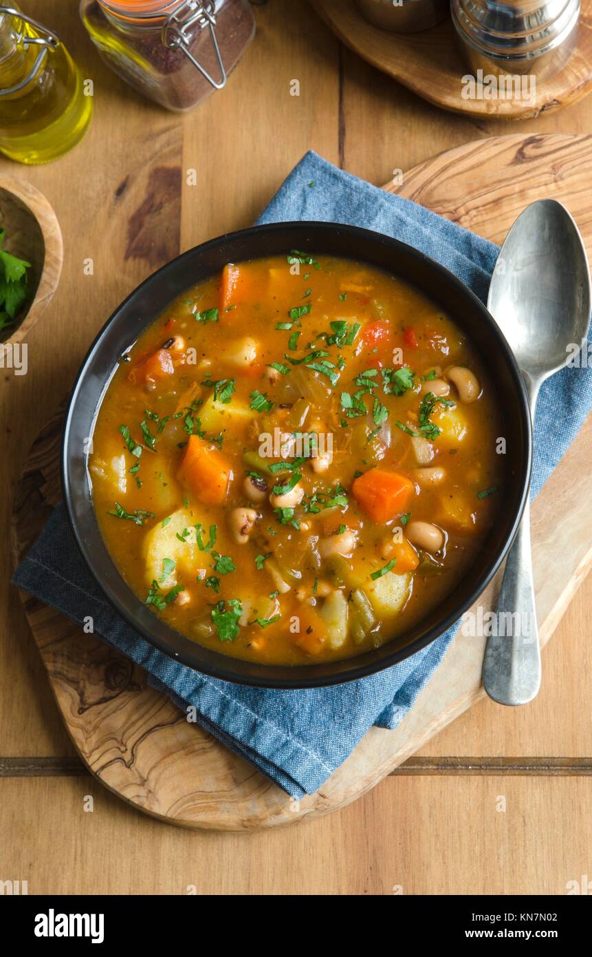 Chicken and black eyed pea gumbo Stock Photo Alamy