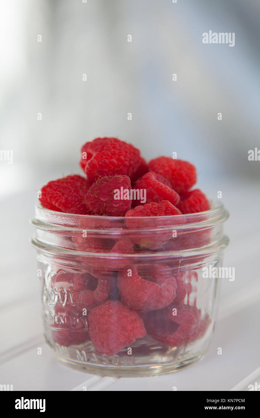 Mason jar of fresh raspberries Stock Photo - Alamy