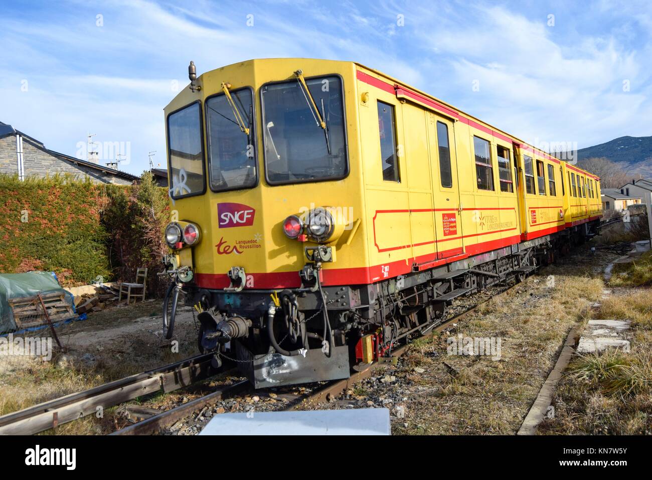Train Jaune Stock Photos Train Jaune Stock Images Alamy