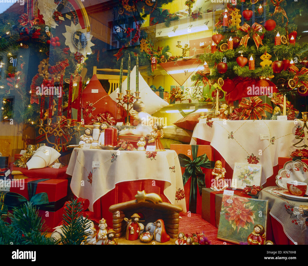 Christmas Window Decorations Hi Res Stock Photography And Images Alamy Christmas Decorations In A Shop Window In Rothenburg Ob Der Tauber KN7XH8